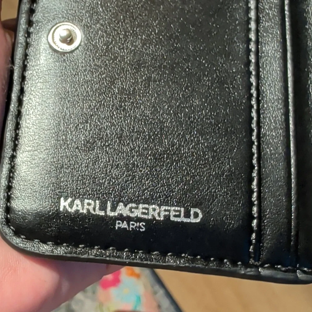Karl Lagerfeld Paris Jacqueline Leather Wallet Black w/ Raised Block Lettering - Picture 11 of 12
